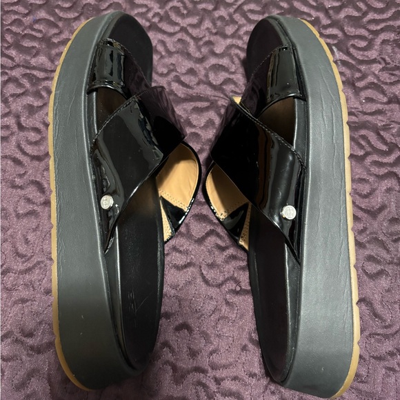 UGG women’s sandals - Picture 3 of 7